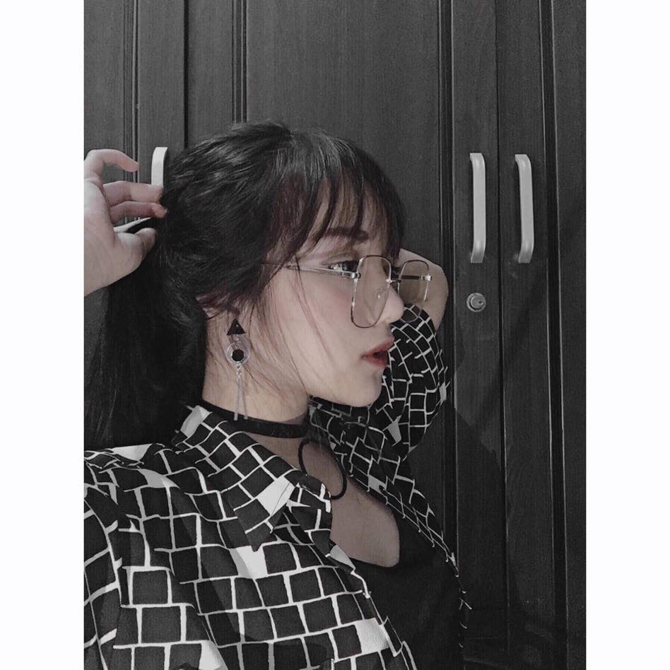 Mời quý độc giả xem thêm những khoảnh khắc cực đẹp của nữ sinh lai Việt - Trung xinh lung linh trong tà áo dài.