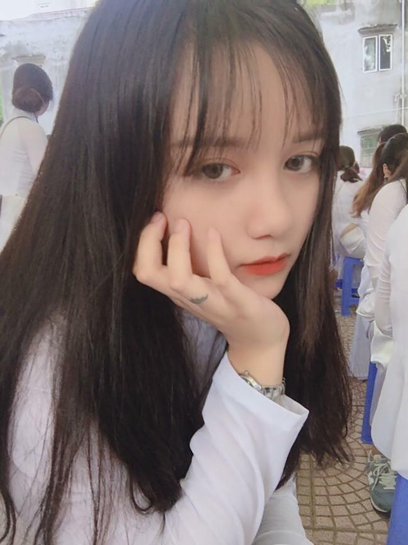 Ngay sau khi được nhiều người chú ý tới, Việt Hà bày tỏ rằng cô cảm thấy rất bất ngờ và hạnh phúc. Tuy nhiên, đối với những lời chỉ trích nhuộm tóc đến lớp, nữ sinh 10X lai Việt - Trung này bỏ ngoài tai vì cho rằng nó không ảnh hưởng gì đến cuộc sống của mìn.