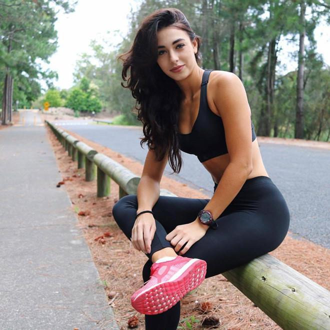 Nhưng trước khi trở thành gymer chuyên nghiệp, thân hình Danielle Robertson không được bốc lửa như hiện tại, gương mặt cũng kém sắc hơn.