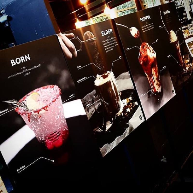 Thậm chí, tên đồ uống trong menu cũng tượng trưng cho các giai đoạn lớn của một đời người: Sinh con, lão hóa, bệnh tật, tuổi già, sự đau đớn và cái chết.