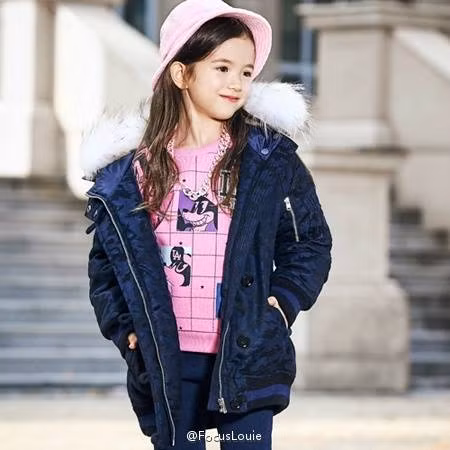 Ngoài vẻ đẹp lai ấn tượng, Louie còn có khả năng tạo dáng, biểu cảm nét mặt vô cùng phong phú và chuyên nghiệp.