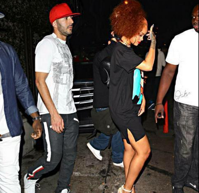 Một người bạn của Benzema cho biết, Benzema đã đón Rihanna tới nhà của mình tại Los Angeles. Cả hai đã nhậu nhẹt say sưa và cô ca sĩ đình đám thế giới đã ngủ lại nhà của tiền đạo CLB Real Madrid này.