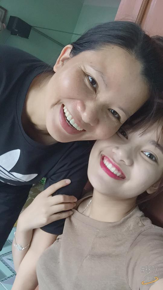 Nguyễn Liên và mẹ mình đã cùng nhau chia sẻ bức ảnh chạy theo trào lưu chụp ảnh cùng bố mẹ.