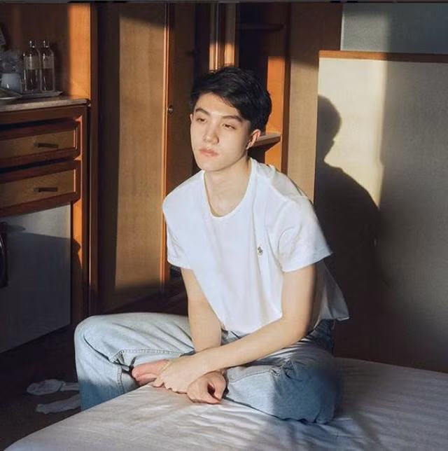 Cùng ngắm nhìn nam tiếp viên hàng không Thái Lan bỗng nổi tiếng nhờ tấm ảnh thẻ bị đánh rơi.