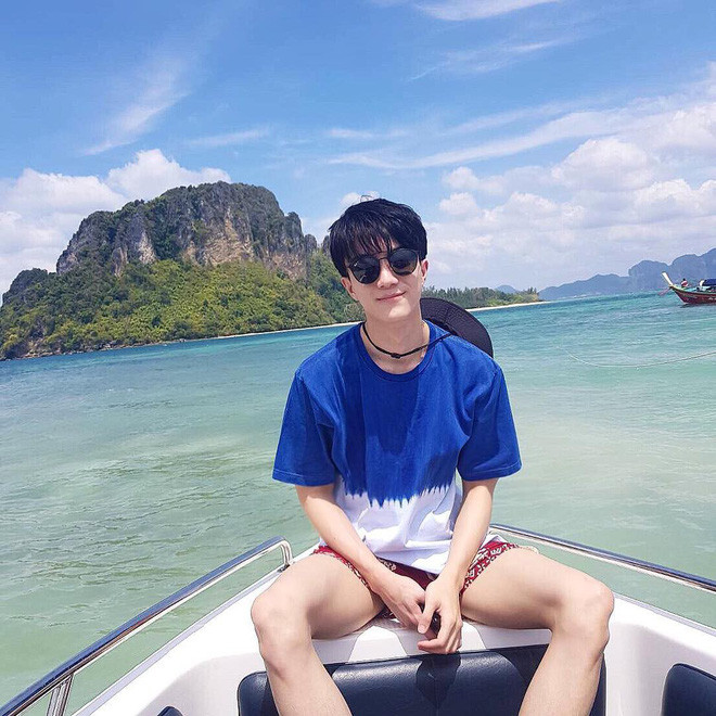 Ngắm nhìn nhan sắc của Bruce, nhiều người đưa ra nhận xét rằng, cậu bạn này là hiện thân của kiểu con trai hiền lành, đáng yêu mà bất kì cô gái nào cũng dễ crush khi còn đi học.