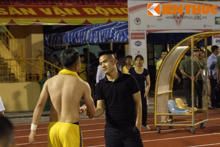 Sau khi trận đấu kết thúc, các diễn đàn của người Nghệ An trên mạng xã hội liên tục chia sẻ những bức ảnh về cuộc trở về đầy tình cảm của những cầu thủ Nghệ xa xứ.