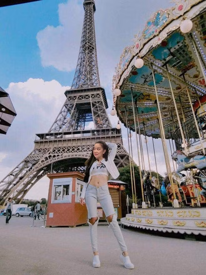 Điểm đến được dân mạng giúp cô bạn tên Thùy Dương thỏa ước nguyện du lịch châu Âu là nước Pháp hoa lệ.