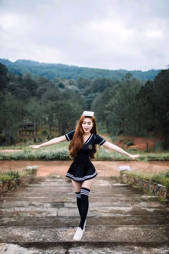 Trần Thị Nam Trân sinh năm 1996, hiện là sinh viên năm thứ 3 trường Đại học Sư Phạm TP. HCM. Cô giáo tương lai này bắt đầu được chú ý tới khi những bức ảnh xinh đẹp với thân hình nõn nà được đăng tải trên fanpage của hội Những người thích ngắm gái đẹp châu Á.