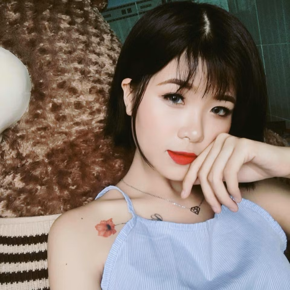 Nickname Hoang Kyo bình luận rằng: "Không chỉ xinh, Yến Nhi còn chinh phục người nghe bằng chất giọng đầy truyền cảm và nội lực của mình. Đặc biệt mình rất ấn tượng với cảm xúc thật của cô bạn này".