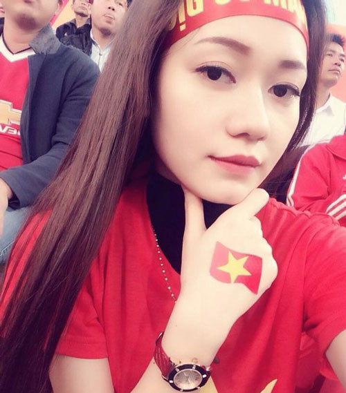 Nhiếp Phương Anh cô gái sinh năm 1993 quê gốc ở Hà Nam. Hiện tại, người đẹp 9X này đang cùng gia đình sinh sống tại Thủ đô Doha, Qatar.