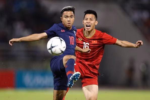 Tối 29/12, Chanathip Songkrasin trở về thăm Muangthong United, đội bóng cũ của anh tại Thái Lan. Tại đây, "Messi Thái" đã có chia sẻ về tình hình thi đấu của anh tại Nhật Bản. Bên cạnh đó, anh cũng nhận định về cơ hội của bóng đá Thái Lan năm 2020 và sự phát triển của các cầu thủ Việt Nam.