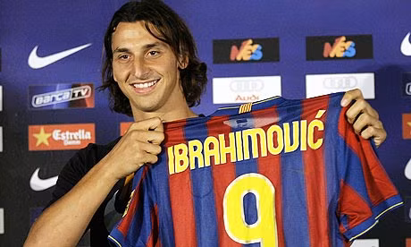 Ibrahimovic là một tiền đạo tài năng và từng tỏa sáng ở rất nhiều đội bóng khác nhau, điều đó là chính xác nhưng không hoàn toàn đúng khi anh chơi cho Barca. Mùa hè 2009 Ibra chuyển tới Barca với mức giá 46 triệu bảng Anh cộng thêm điều khoản đổi lấy Eto’o tổng cộng số tiền mà Barca phải trả cho Inter Milan lên đến 60 triệu bảng.
