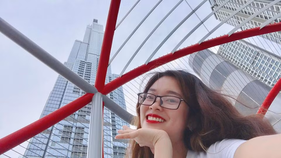 Với ý tưởng bó tre vươn mình lên bầu trời, The Landmark 81 được dân mạng gọi là biểu tượng cho sự lớn mạnh của thành phố trẻ Sài Gòn.