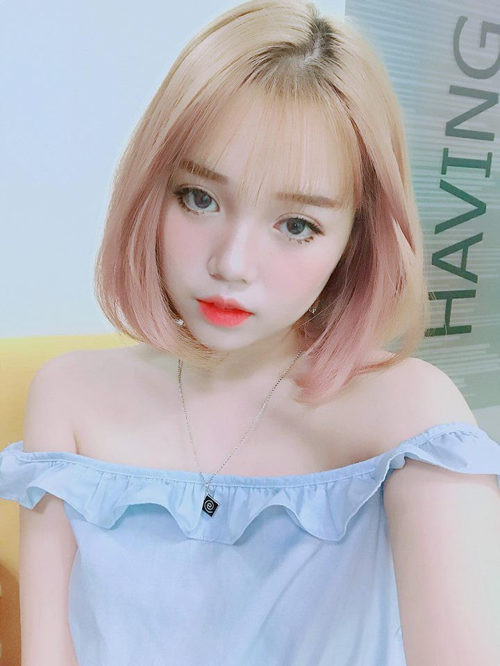 Linh Ngọc Đàm cho biết, cô nàng tự tay trang trí ngôi nhà theo ý thích. Việc này có sự giúp đỡ của Bụt - người yêu cô nàng và cả em gái.