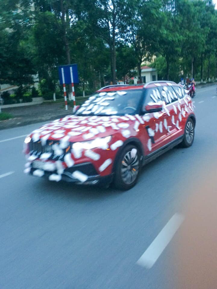 Chứng kiến hình ảnh này, nhiều dân mạng đã đặt giả thuyết rằng liệu đây có phải 1 màn "câu like" của thánh chửi Dương Minh Tuyền sau khi ra tù.