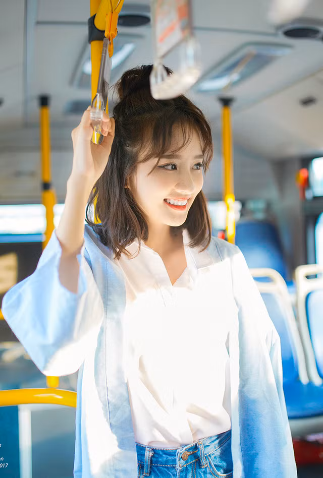 Chia sẻ về bộ ảnh của mình, Thanh Vy chia sẻ trên trang cá nhân rằng đây là sản phẩm của nhiếp ảnh gia Nguyễn Nhi và lên ý tưởng khá lâu nhưng gần đây mới thực hiện được.