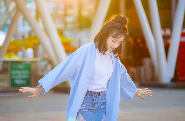 Vẻ tinh nghịch là điều mà nhiều người cảm nhận được thông qua những bức ảnh trên trang cá nhân của cô gái này.