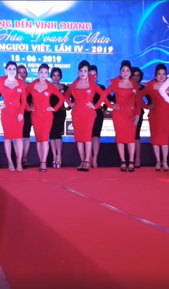 Mặc dù còn nhiều ý kiến trái chiều, thế nhưng một điều không thể phủ nhận là chị Thu Sao vẫn giữ được vóc dáng khá thon gọn dù đã 62 tuổi.