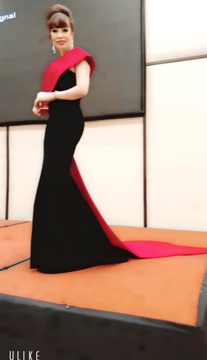 Vợ chồng cô dâu 62 tuổi khá chăm chỉ cập nhật những hình ảnh lên trang cá nhân. Họ còn không ngừng kêu gọi mọi người ủng hộ cho mình.