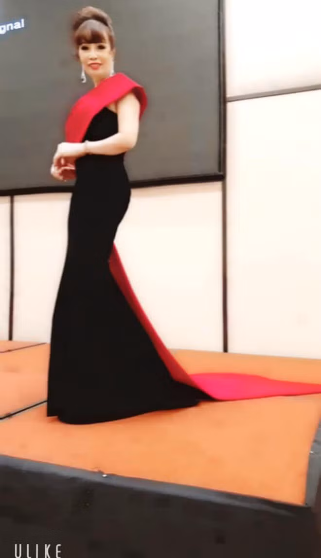 Vợ chồng cô dâu 62 tuổi khá chăm chỉ cập nhật những hình ảnh lên trang cá nhân. Họ còn không ngừng kêu gọi mọi người ủng hộ cho mình.