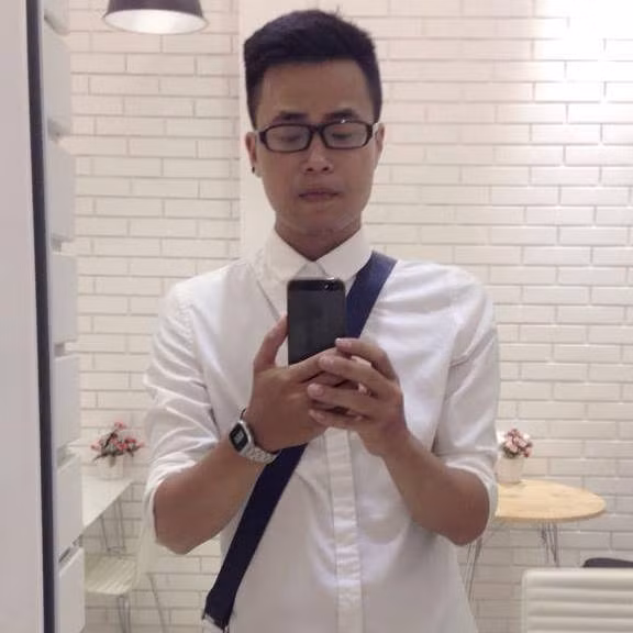 Được biết, trước khi đến với nghiệp phụ xe buýt, Đăng Linh từng làm nhân viên tại quán cafe ở Hà Nội. Ảnh: Facebook nhân vật.