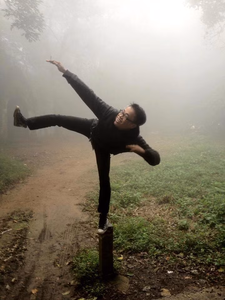 Theo nhiều cô gái, chính bề ngoài rắn rỏi, nam tính này đã khiến nhiều họ đứng ngồi không yên trên chuyến xe buýt 15.