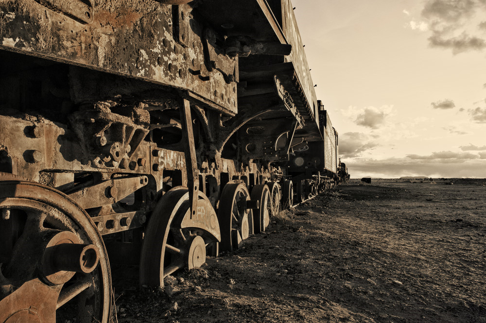 Vào những năm 1940, hoạt động khai thác mỏ suy giảm nghiêm trọng khi tài nguyên bắt đầu cạn kiệt. Công ty đường sắt ngừng hoạt động và bỏ lại những xác tàu trên sa mạc.