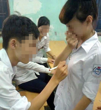 Sức hút của những bức ảnh ký tặng lên "chỗ nhạy cảm" vẫn được dân mạng liên tục bàn tán không ngớt và có vô số những ý kiến tiếp tục được đưa ra.