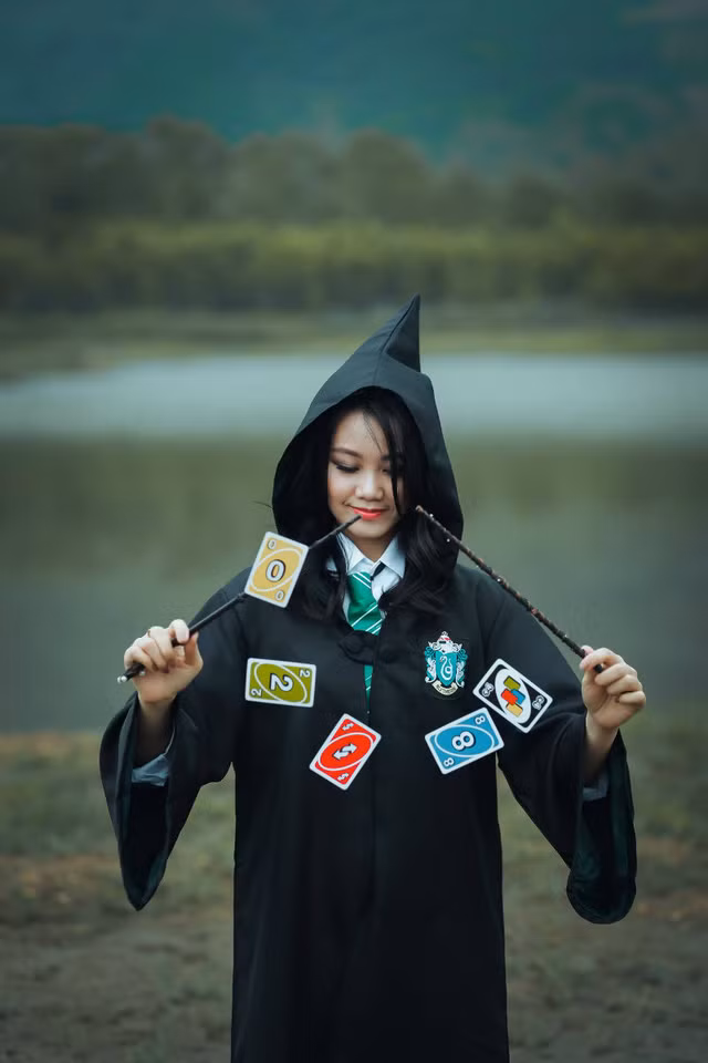 Được biết địa điểm được các teen Hải Phòng lựa chọn để thực hiện bộ ảnh kỷ yếu của mình là ở hồ Yên Trung (Uông Bí, Quảng Ninh). Tuy có một tháng chuẩn bị nhưng để hoàn thành bộ ảnh cả lớp cũng gặp phải không ít khó khăn.