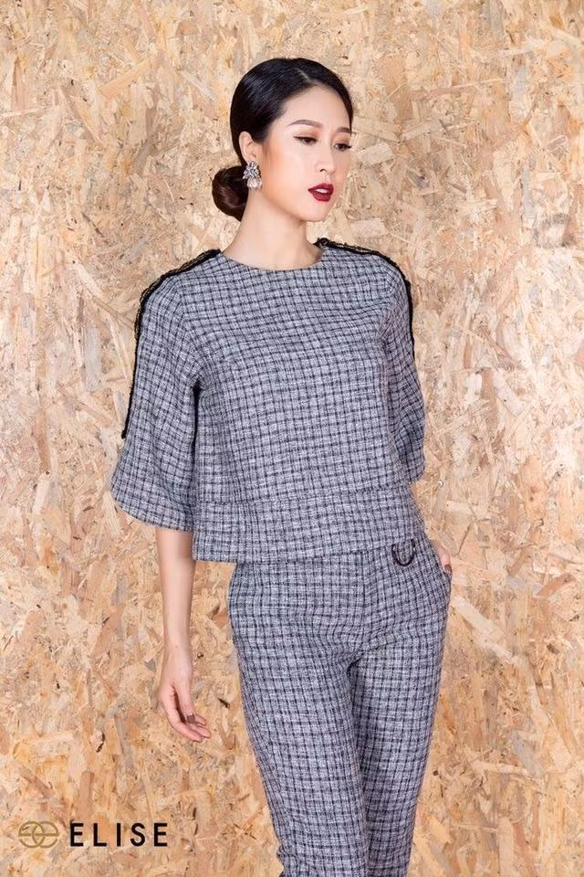 Sau khi làm người mẫu ảnh rồi người mẫu cho một số game show trên sóng truyền hình như Hãy chọn giá đúng, Cẩm Nhung chuyển sang đóng phim hài và là một gương mặt diễn viên quen thuộc trong nhiều vai diễn, trong đó ấn tượng và để lại nhiều dư âm nhất vẫn là vai Xoan trong “Làng ế vợ”.