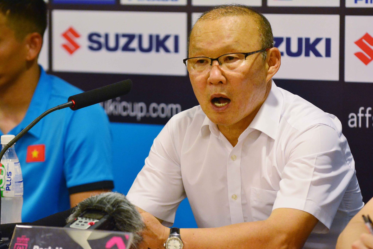 HLV Park Hang-seo quyet “lam cang” voi trong tai tai AFF Cup 2018