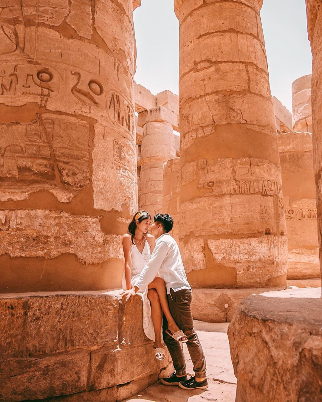 Thậm chí, nhiều blogger khi đến với ngôi đền Karnak còn sánh ngang với đại kim tự tháp Giza về quy mô và sự hùng vĩ.