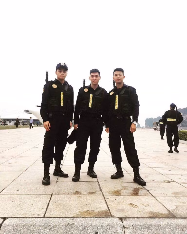 Theo nhiều bình luận của các chị em: "Kín tiếng là vậy nhưng chỉ cần ngắm thôi trai đẹp thôi là khiến hội chị em tái tạo được động lực làm việc".