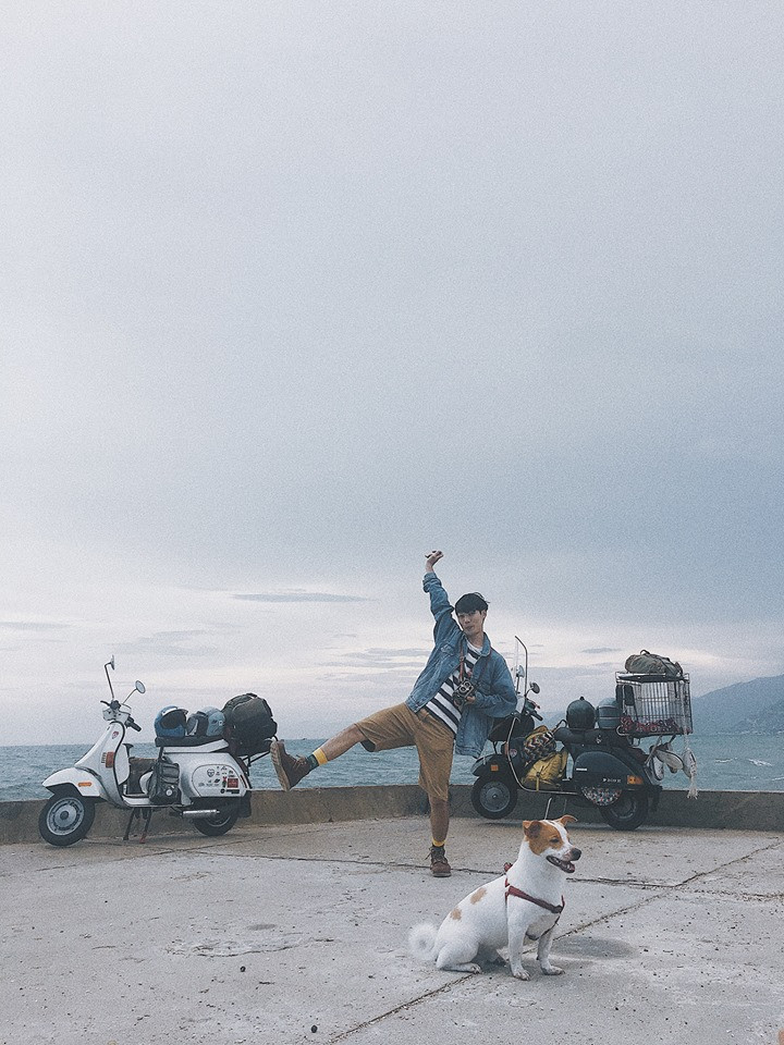 "Tại mình nuôi Bon từ bé xíu, thương lắm nên mình cũng muốn Bon cũng được đi chơi cùng", Minh Trúc chia sẻ thêm.