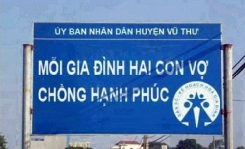 Ý nghĩa của các câu khẩu hiệu thì không sai, thế nhưng cách xuống dòng hay dùng dấu khiến chúng bị nhiều người nghĩ sai lệch và trở thành trò tiêu khiển.