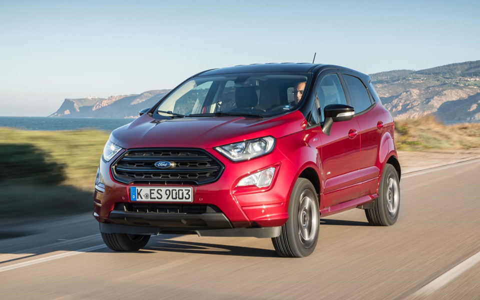 Ford EcoSport S (19.995 USD): EcoSport S không được đánh giá cao về sức mạnh khi động cơ 3 xi-lanh 1.0L chỉ cho công suất 123 mã lực. Nhưng bù lại, khoảng sáng gầm cao giúp mẫu SUV này di chuyển linh hoạt trên mọi điều kiện địa hình mà không bị rung xóc.