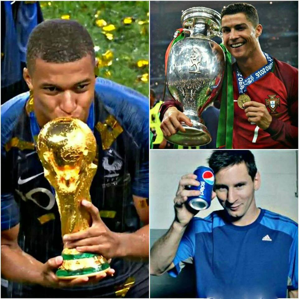 Trong khi Mbappe có chức vô địch World Cup, Ronaldo có chức vô đich Euro thì Messi vẫn chỉ có lon nước ngọt trên tay.