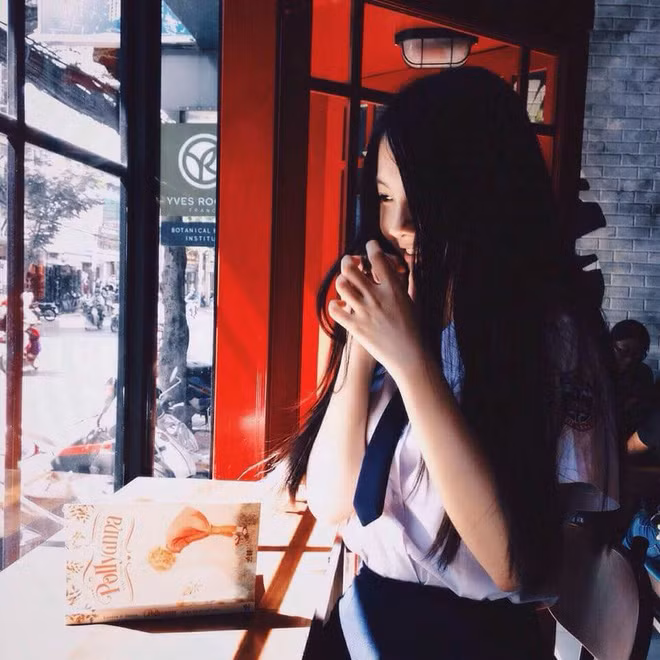 Cùng ngắm nhìn những hình ảnh về nữ sinh Phú Nhuận khiến anh em muốn cắp sách ngồi cạnh vì xinh. Ảnh sử dụng trong bài: FBNV.