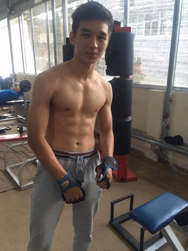 Sở hữu vẻ điển trai, sáng sủa với cánh mũi cao, làn da trắng và chiều cao lý tưởng Anh Dũng khiến nhiều cô gái phải thèm muốn và các chàng trai phải ghen tỵ.