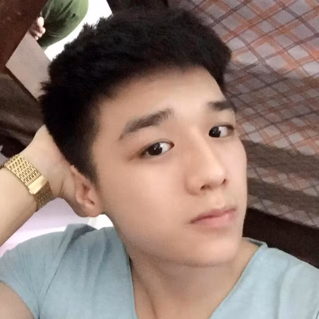 Thời gian vừa qua, các chàng học viên cảnh sát đẹp trai liên tục được cư dân mạng phát hiện. Mới nhất, sự xuất hiện của một chàng hot boy học viên cảnh sát với khuôn mặt điển trai không thua kém gì các diễn viên Hàn Quốc lại khiến các cô gái trẻ được một phen đứng ngồi không yên.