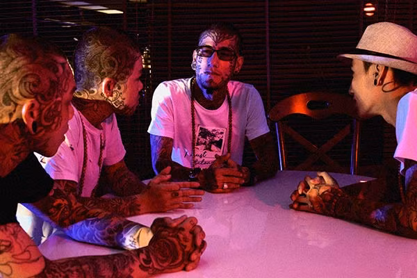 Khi hội tụ cùng nhau, họ show những hình xăm trên cơ thể những câu chuyện vui có, buồn có được chia sẻ và như được trải những nỗi lòng của mình.