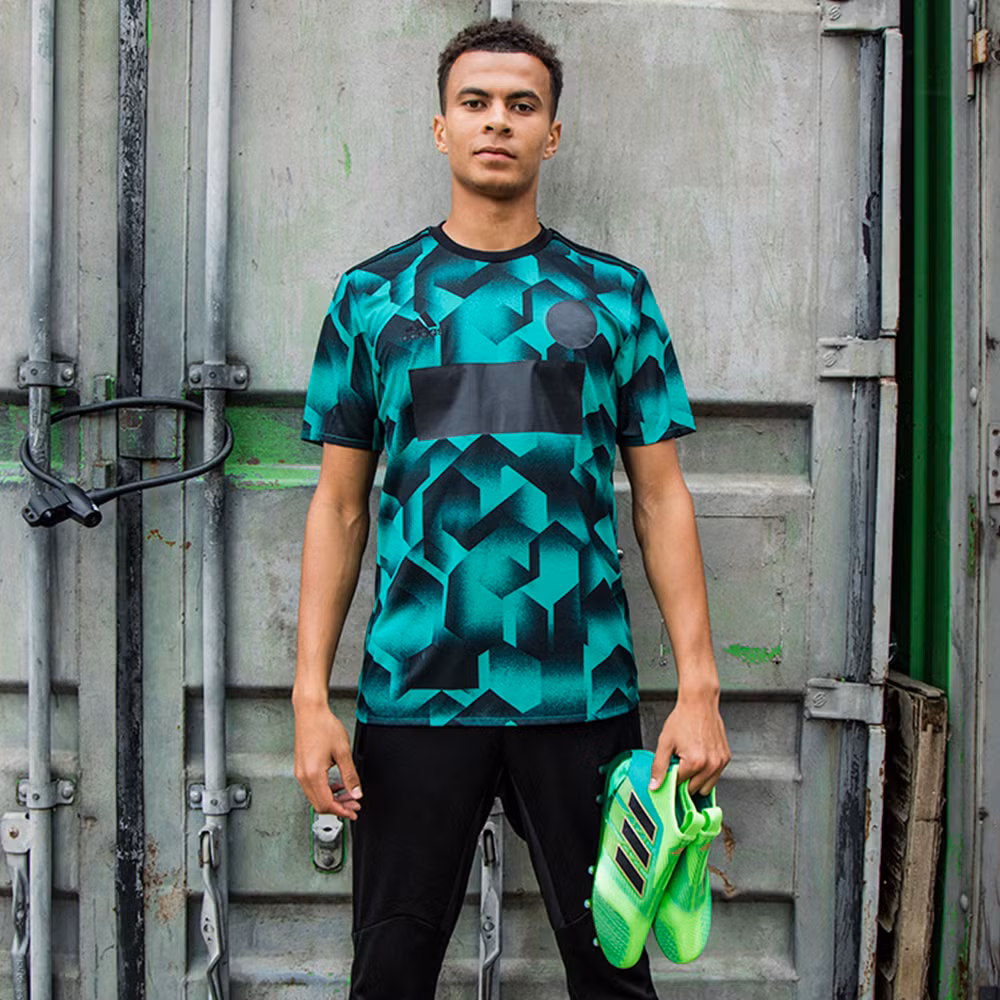 Với sự xuất sắc của mình trong những trận đấu đã qua tại CLB Tottenham cũng như ĐT Anh, Alli trở thành mục tiêu chuyển nhượng mà các đại gia ở châu Âu như M.U, Chelsea hay đặc biệt là Real Madrid đang rất muốn sở hữu và con số được đưa ra lên tới hơn 100 triệu bảng. Ảnh: Adidas