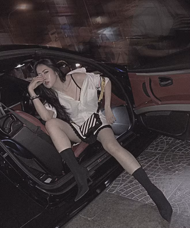 Chia sẻ về tin đồn Rich Kid của mình, Mai Sương cho hay: "Mình không dám nhận xưng danh Rich Kid đâu. Rick Kid là những bạn sinh ra trong gia đình có điều kiện, cuộc sống đáng mơ ước. Gia đình Sương ở Quảng Bình rất bình thường. Bố công tác tại ngân hàng và mẹ kinh doanh".