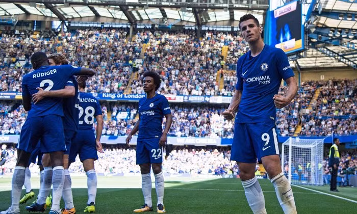 Ông trùm Perez không tiếc vì bán Morata cho Chelsea: Ở Bernabeu, Alvaro Morata không là lựa chọn yêu thích của Zinedine Zidane, thường xuyên phải ngồi ghế dự bị. Tuy nhiên, qua Chelsea, dưới sự dẫn dắt của HLV Conte, chân sút Tây Ban Nha đã được chơi bóng nhiều như mong muốn và còn là lựa chọn số 1 cho hàng công nhà vô địch Ngoại hạng Anh. Ảnh: Goal