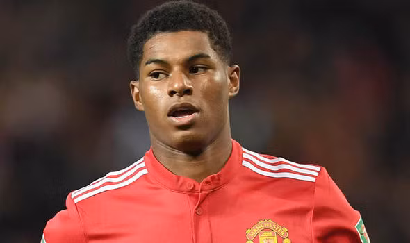 Man City tính chuyện cướp Rashford: Dưới thời Jose Mourinho, Rashford ngày càng tiến bộ. Theo đó, từ đầu mùa giải đến này, Rashford đã ghi được 7 bàn thắng và 6 đường kiến tạo trên mọi đấu trường. Vì quá ấn tượng với tài năng của Rashford, theo chuyển nhượng cầu thủ từ tờ Don Balon khẳng định, HLV Pep Guardiola đã yêu cầu BLĐ Man City nhanh chóng tiếp cận Rashford. Ảnh: Don Balon