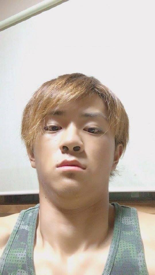 Bắt theo trào lưu, hàng loạt trai xinh gái đẹp ở Nhật đều tự cho vào mũi mình từ một đến hai viên trân châu rồi chụp hình selfie đầy tự tin.