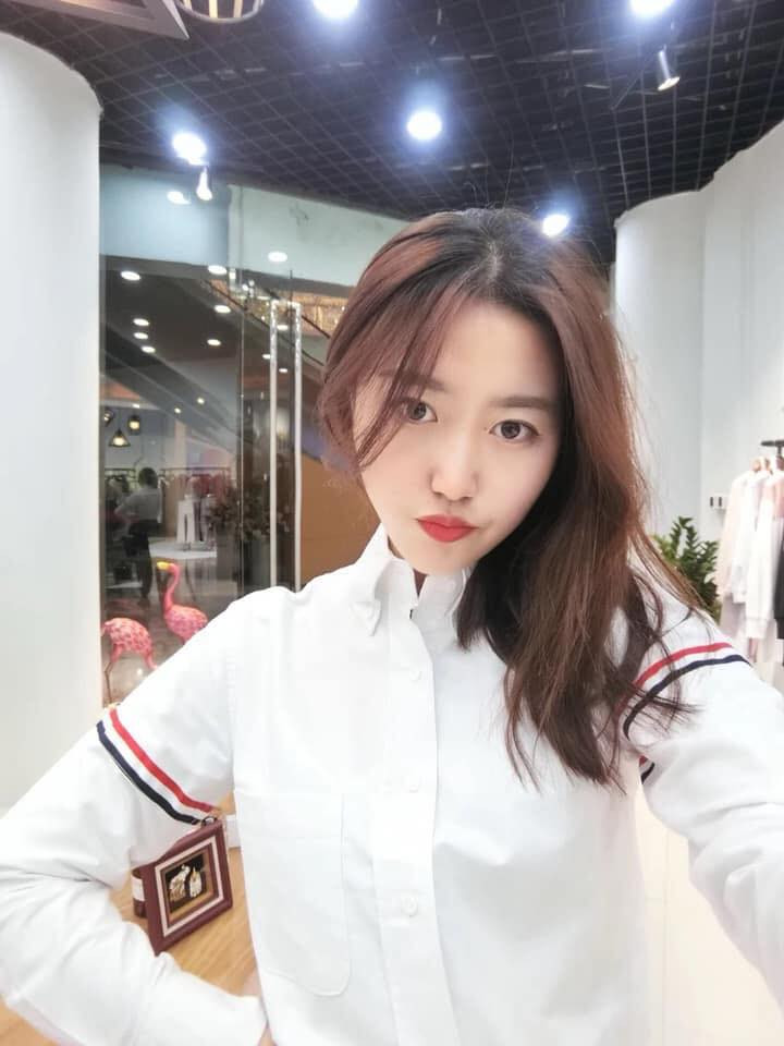 Người hâm mộ khá tò mò về chiếc áo này, tuy nhiên không phải các cầu thủ Việt Nam là người mở màn cho trào lưu này đó ca sĩ Sơn Tùng MTP từng mặc lên sân khấu.