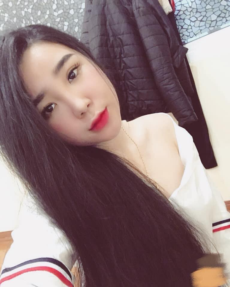 Ngay sau khi gây sốt tại Việt Nam, nhiều dân mạng đã chia sẻ họ đã tìm được chiếc áo y hệt nhưng với giá chỉ bằng 1/10 so với giá gốc mà nhà thiết kế Thom Browne bán ra.