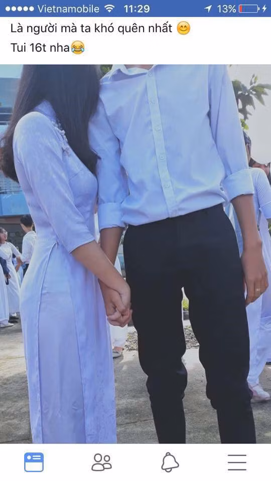 Ít giờ sau khi đăng tải, bài chia sẻ về trào lưu "nắm tay người ấy trong sân trường" nhanh chóng nhận được 10.000 lượt thích (like) và 4.200 lượt chia sẻ.