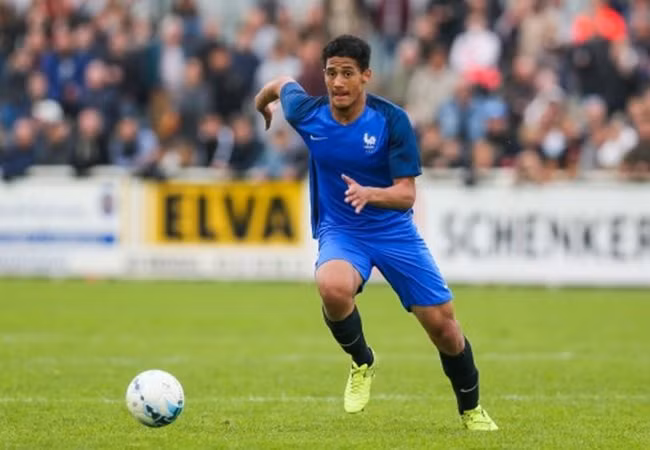 Trong kì chuyển nhượng mùa Hè 2019, Arsenal muốn mang về một cái tên đẳng cấp để thay thế Laurent Koscielny và người được nhắm tới đó là William Saliba.